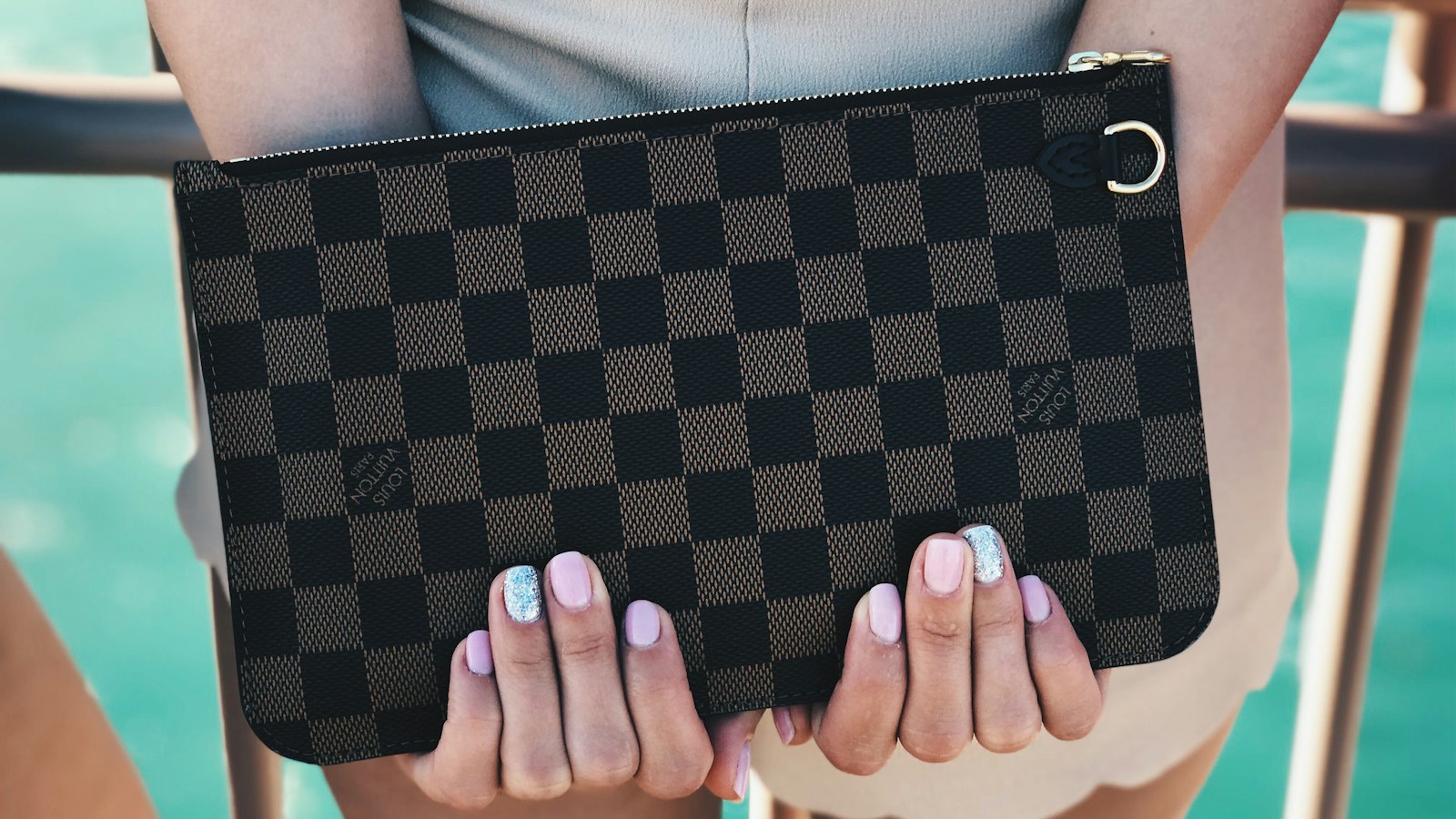 Le Louis Vuitton de votre mère : le garder, le porter ou le vendre ?